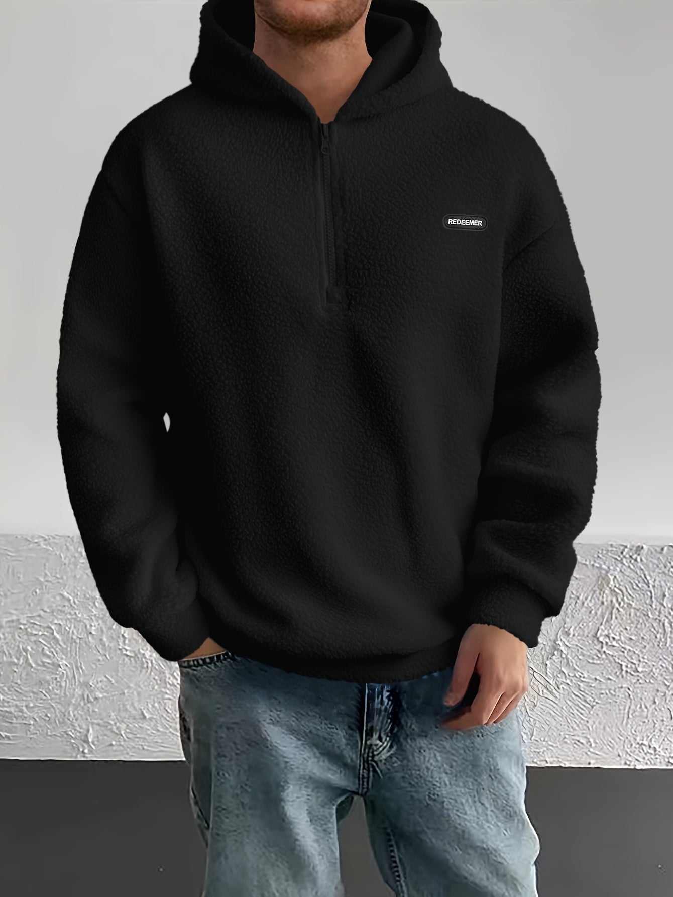 Stylischer Herren Hoodie mit Pelzkapuze