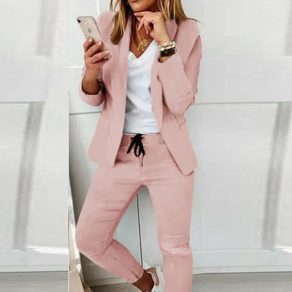 Elegantes Frauenkostüm Modern Chic