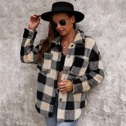 Stylischer Karo Pullover mit Plüschmantel