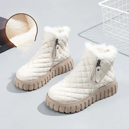 Stilvolle Ankle Boots Gepunktet