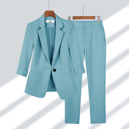Eleganter Damenanzug Winterkollektion