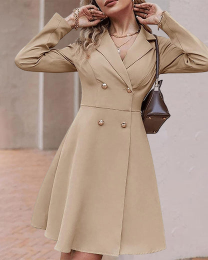 Elegantes Sommerkleid Mit Knöpfen