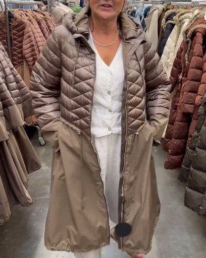 Warme Steppjacke mit Kapuze