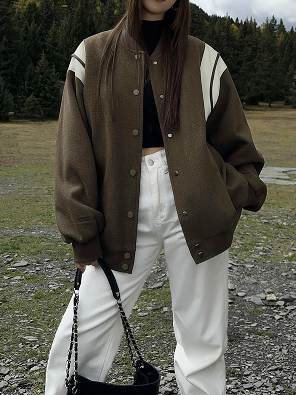 Modische Taschenjacke Mit Kontrastkragen