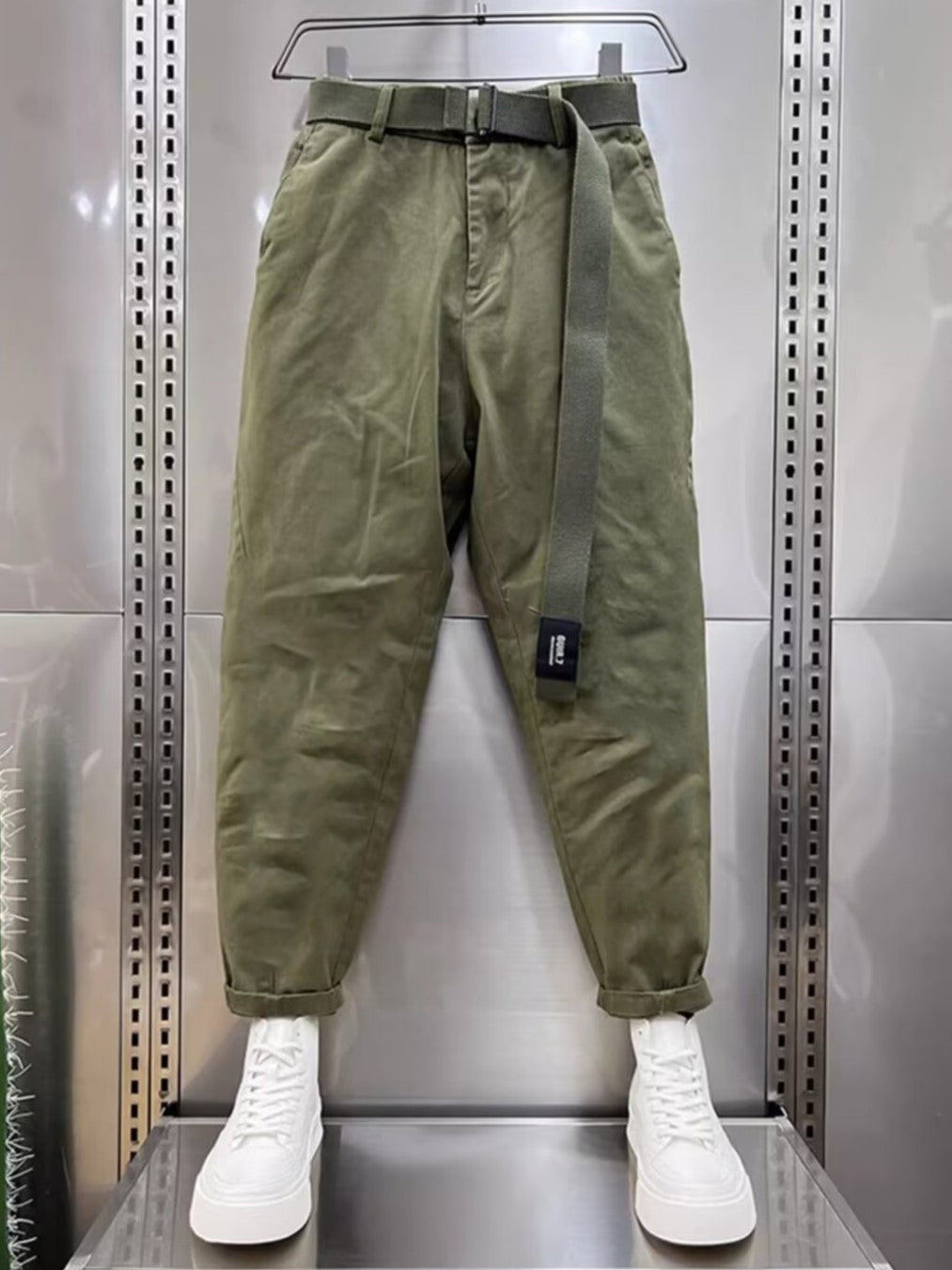 Bequeme Herrenhosen Loose Fit mit Gürtel