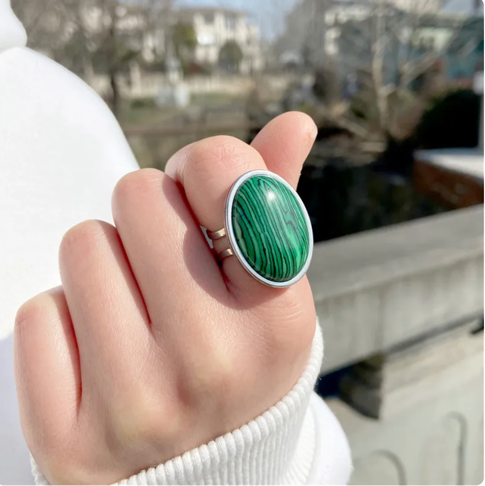 Eleganter Edelstein Ring Luxus Design - IdealeKleiden