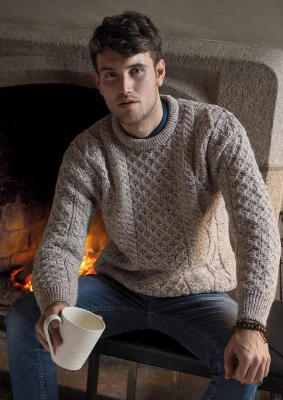 Gestrickter Wollpullover Herren Winter