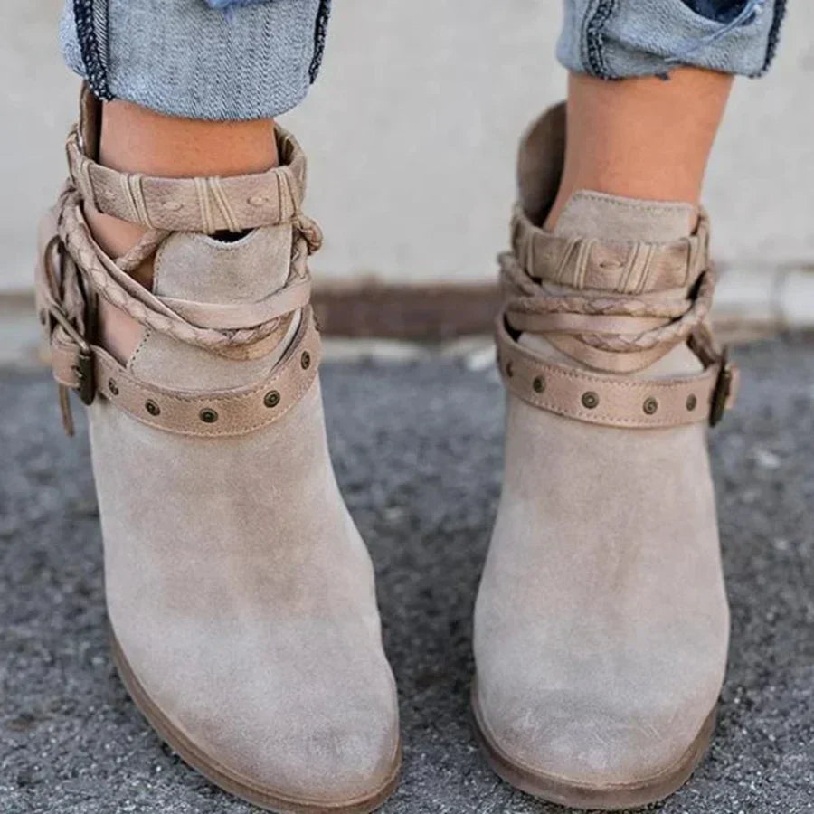 Modische Damenstiefel Chic Design