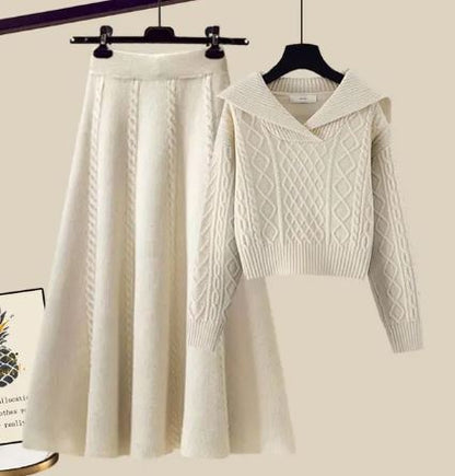 Zweiteiliger Satz: Strickpullover und Minirock