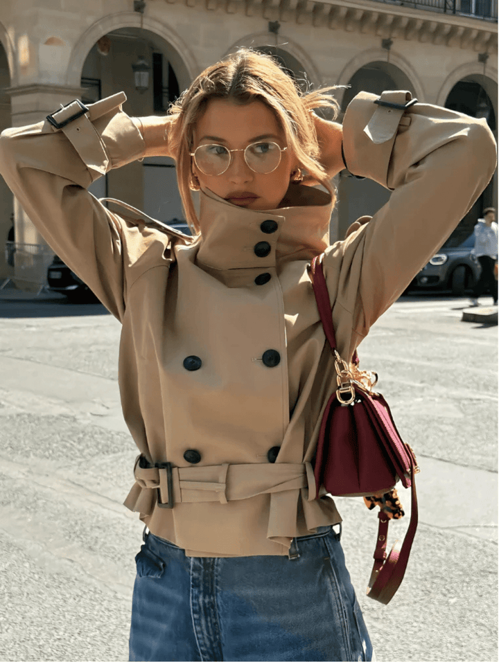 Damen Kurz Trenchcoat Winter Chic mit Gürtel - IdealeKleiden