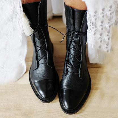 Stilvolle Bikerstiefel Kreuzgurt Optik