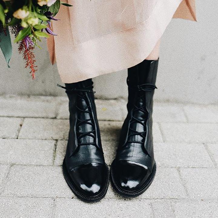 Elegante Stiefeletten Lackleder Blockabsatz Bordeaux Stil - IdealeKleiden