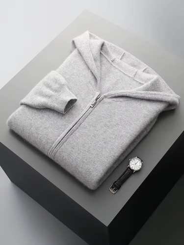 Sportliche Trainingsjacke mit Kapuze