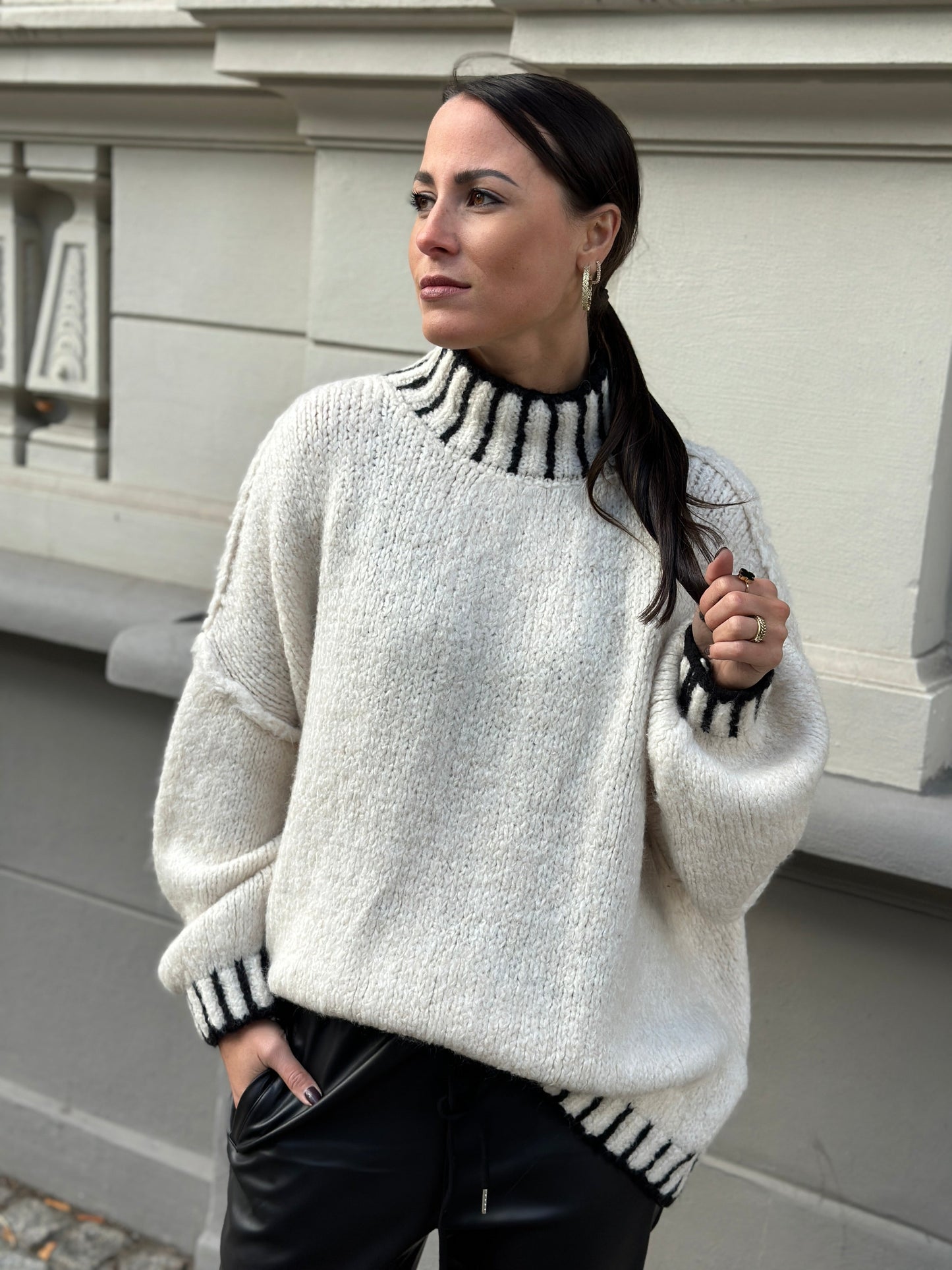 Stilvolles Kleid | Strickpullover mit Hochkragen