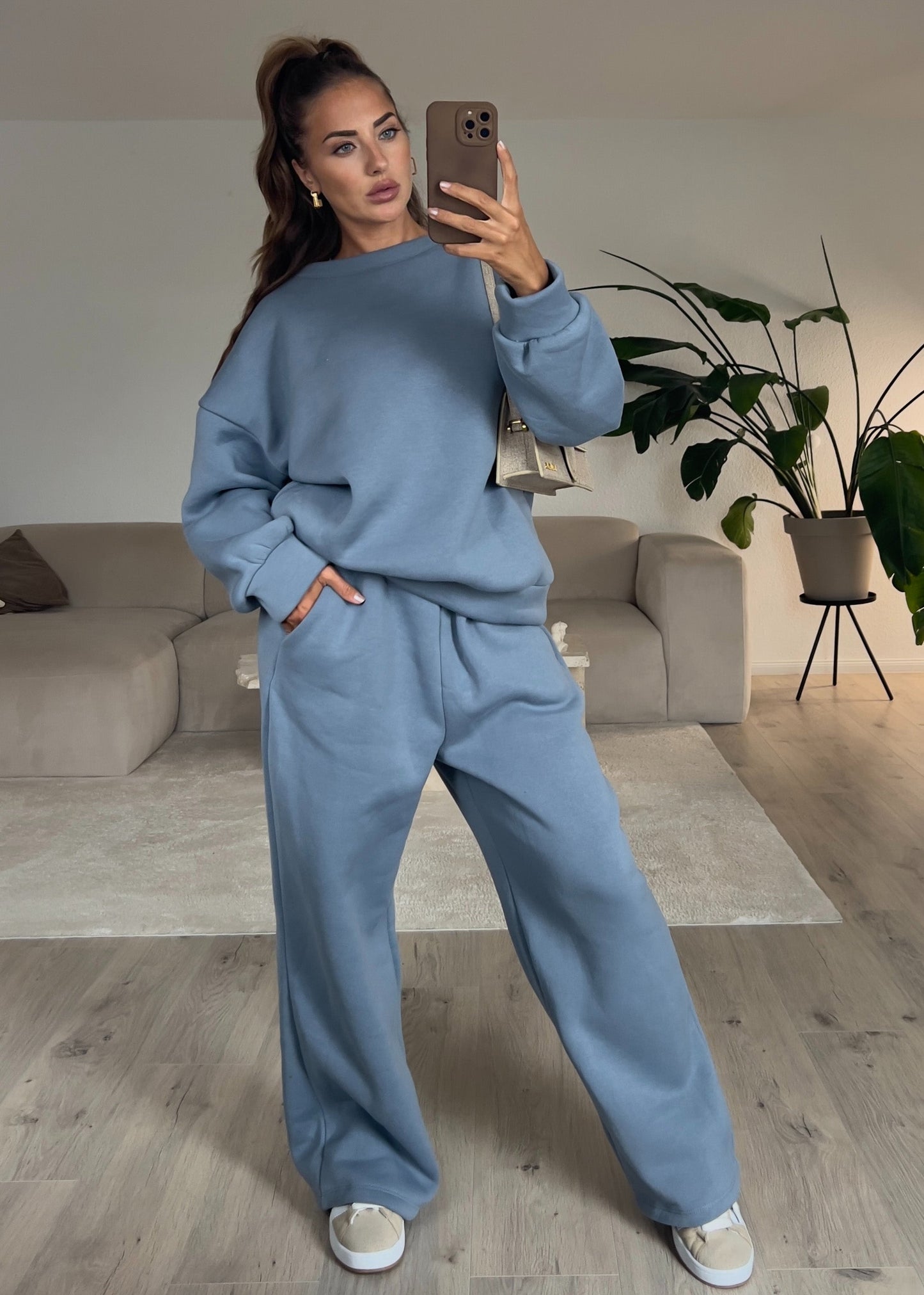 Stylischer Sportanzug Damen Modern