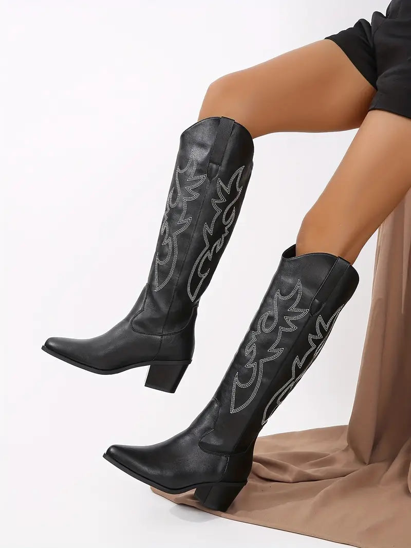 Stylische Cowboy Stiefel mit Stickerei