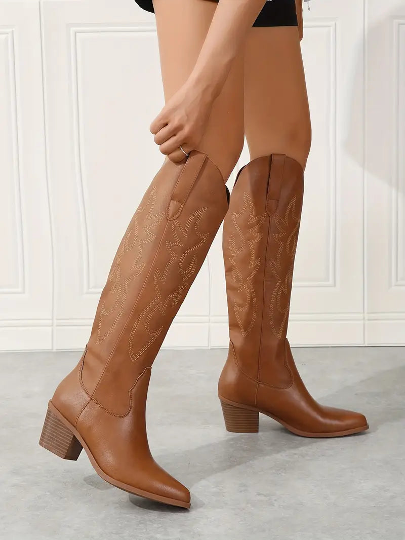 Stylische Cowboy Stiefel mit Stickerei