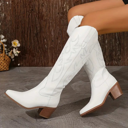 Stylische Cowboy Stiefel mit Stickerei