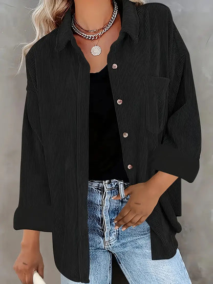 Elegante Cordhose mit Bluse und Knöpfen