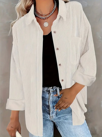 Elegante Cordhose mit Bluse und Knöpfen