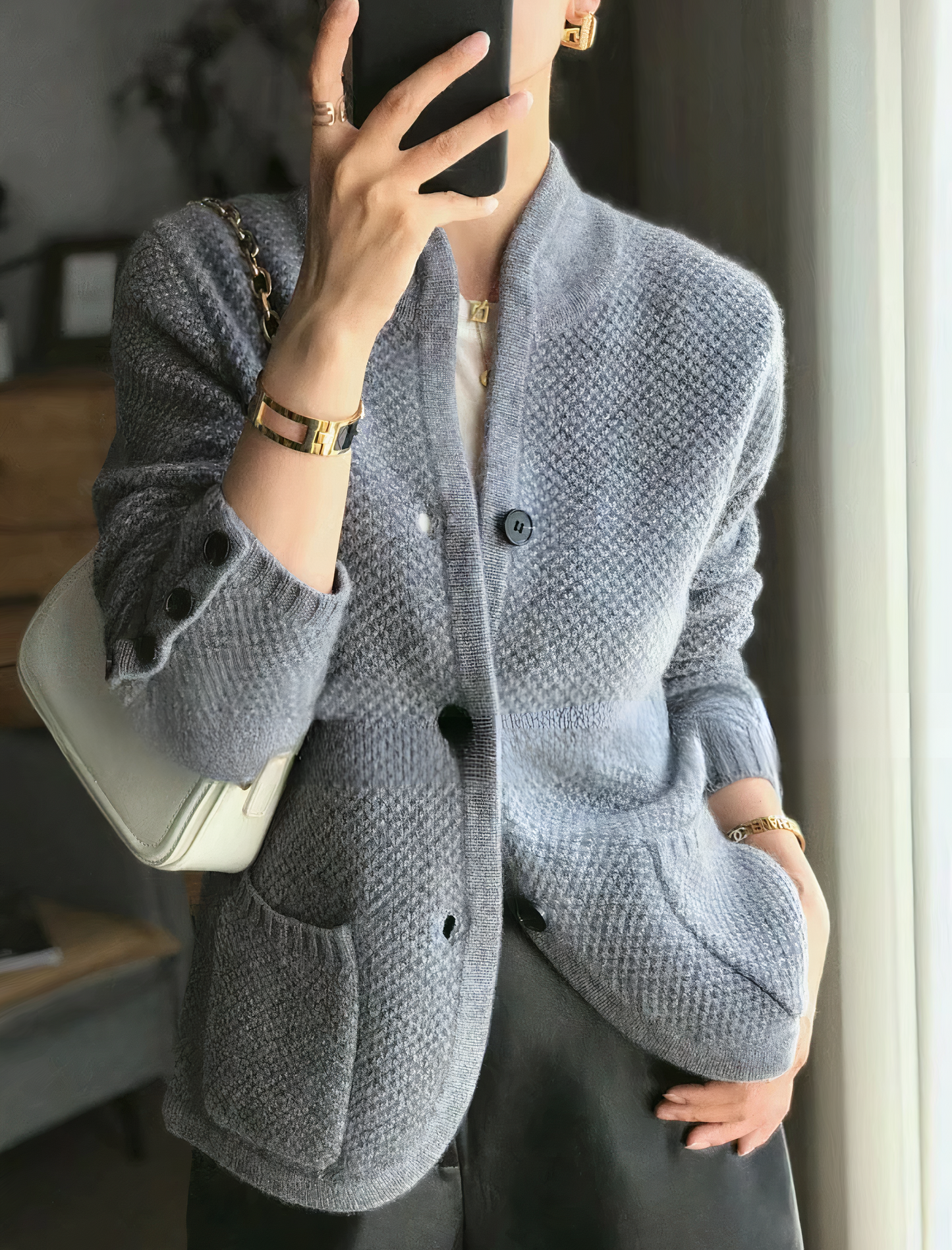 Stylische Damenstrickjacke Mit Knöpfen