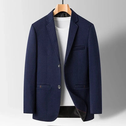Elegante Damenkleidung aus Feinwolle für Business-Look
