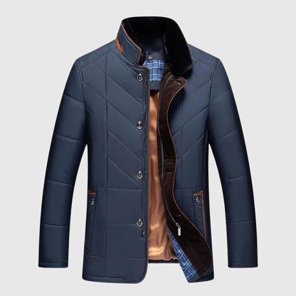 Warmes Winterkleid Steppjacke Isoliert