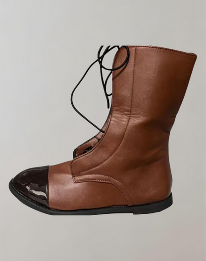 Stilechte Damenstiefel aus glänzendem Lackleder - IdealeKleiden