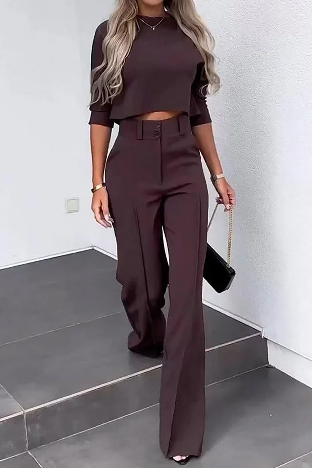 Stylische Damen-Outfits | Weite Pullover und Hosen für Arbeit und Freizeit