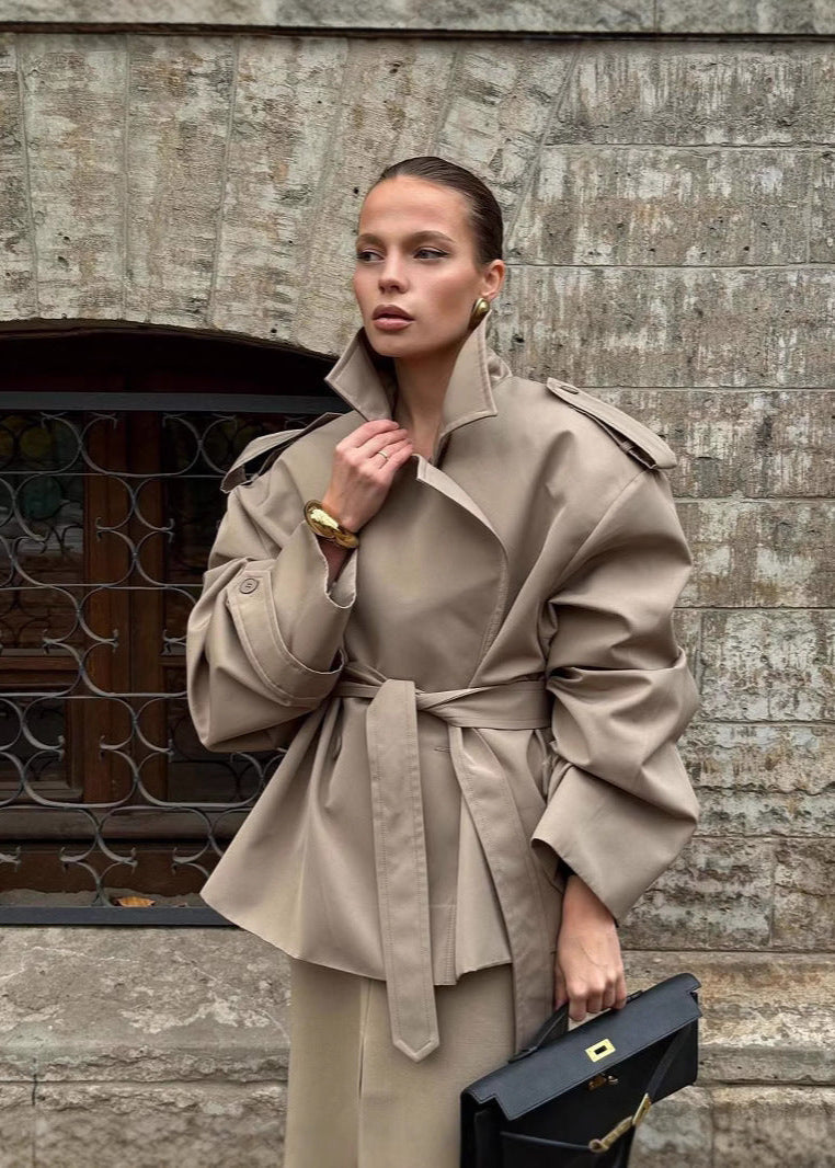 Stylischer Cropped Trenchcoat mit Gürtel