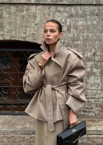 Stylischer Cropped Trenchcoat mit Gürtel