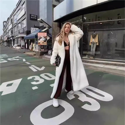 Damen Oversized Kunstpelz Parka mit Kapuze und Struktur Detail - IdealeKleiden