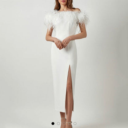 Elegantes Abendkleid mit Federspitze und figurbetontem Schnitt