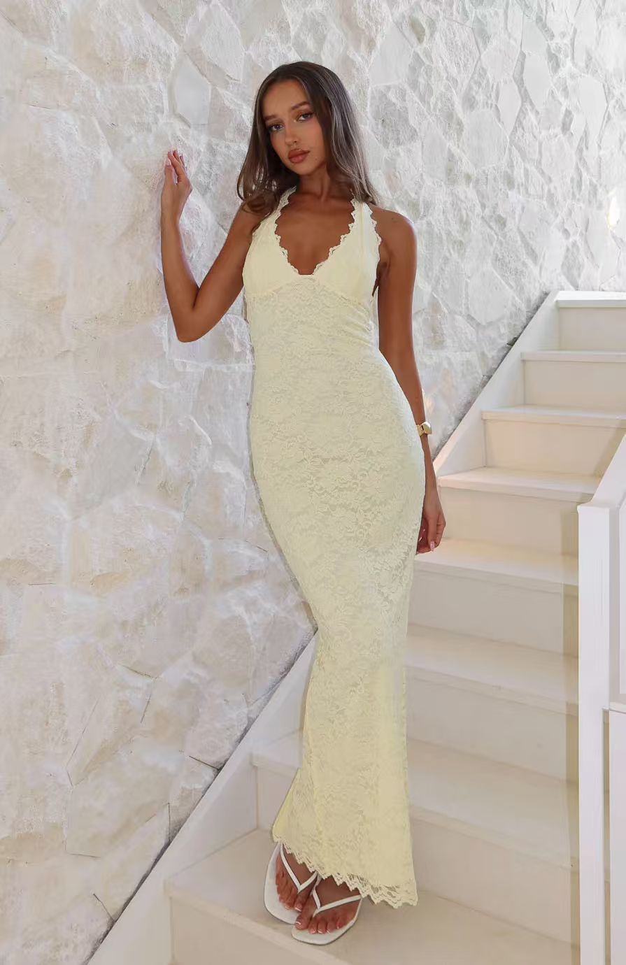 Elegantes Damenkleid Spitze Halterneck Figurformend