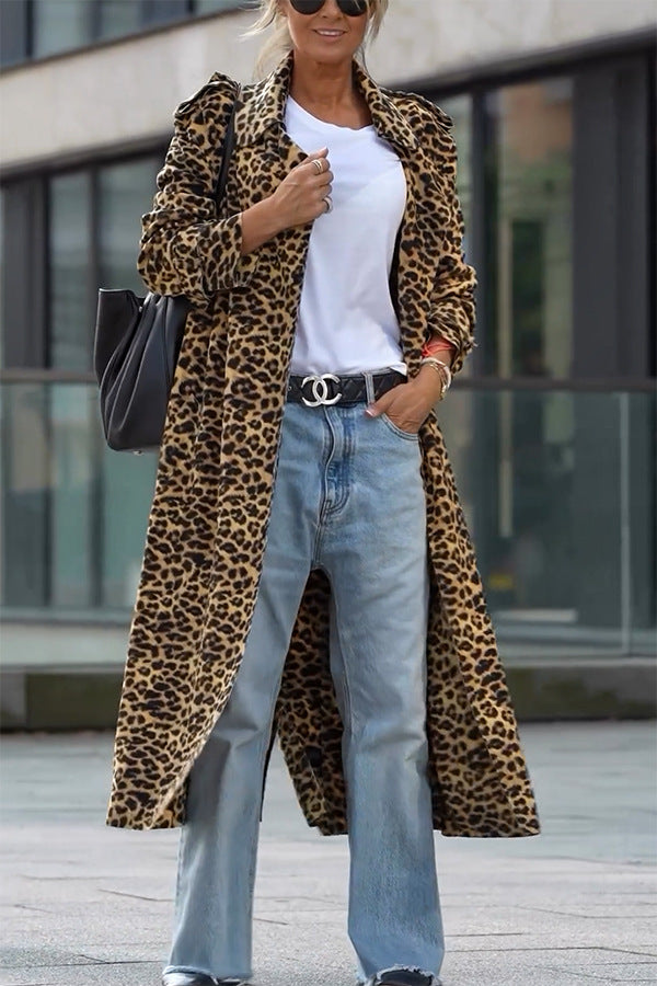Stylischer Leoparden Trenchcoat Locker Falten