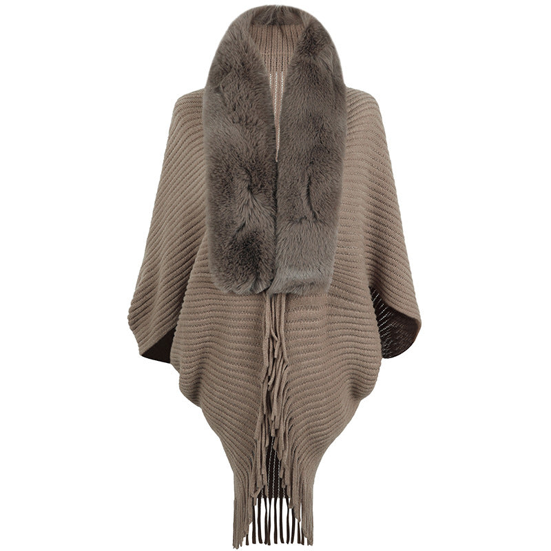 Damen Poncho Luxus Strick mit Kunstfellkragen und Fransen