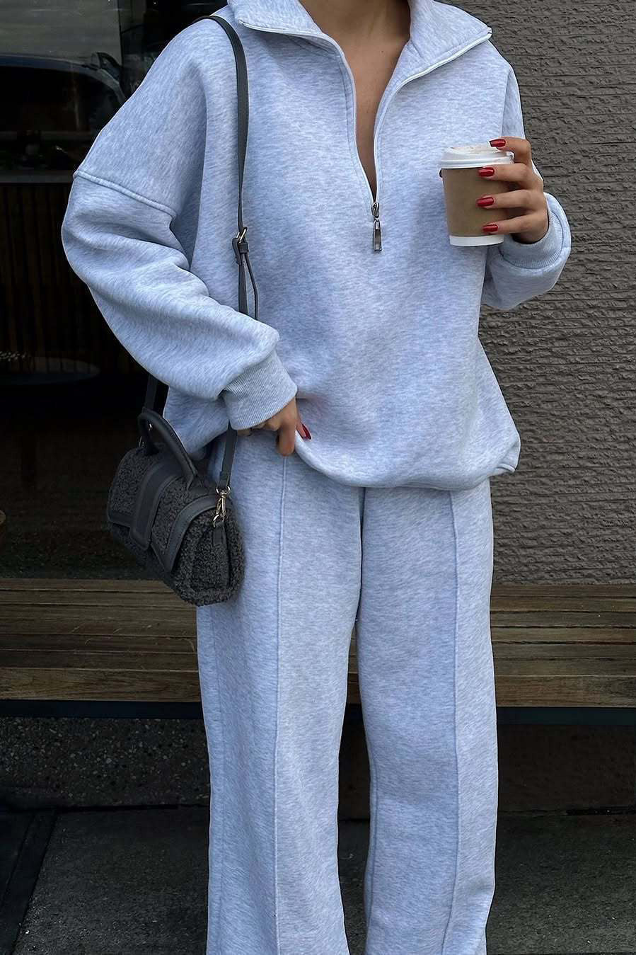 Modisches Zweiteiler Set: Pullover Sweatshirt und Jogginghose