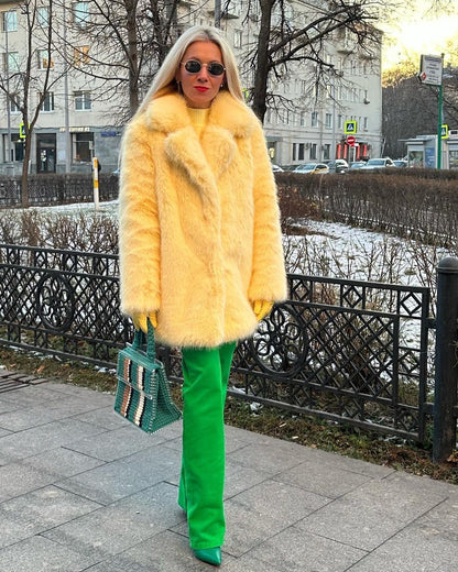 Damen Luxus Kunstfell-Jacke Voluminöse Ärmel - IdealeKleiden