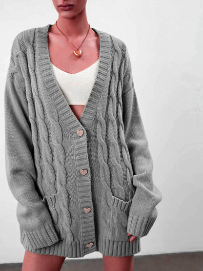 Große Strickjacke Oversize Herzknöpfe