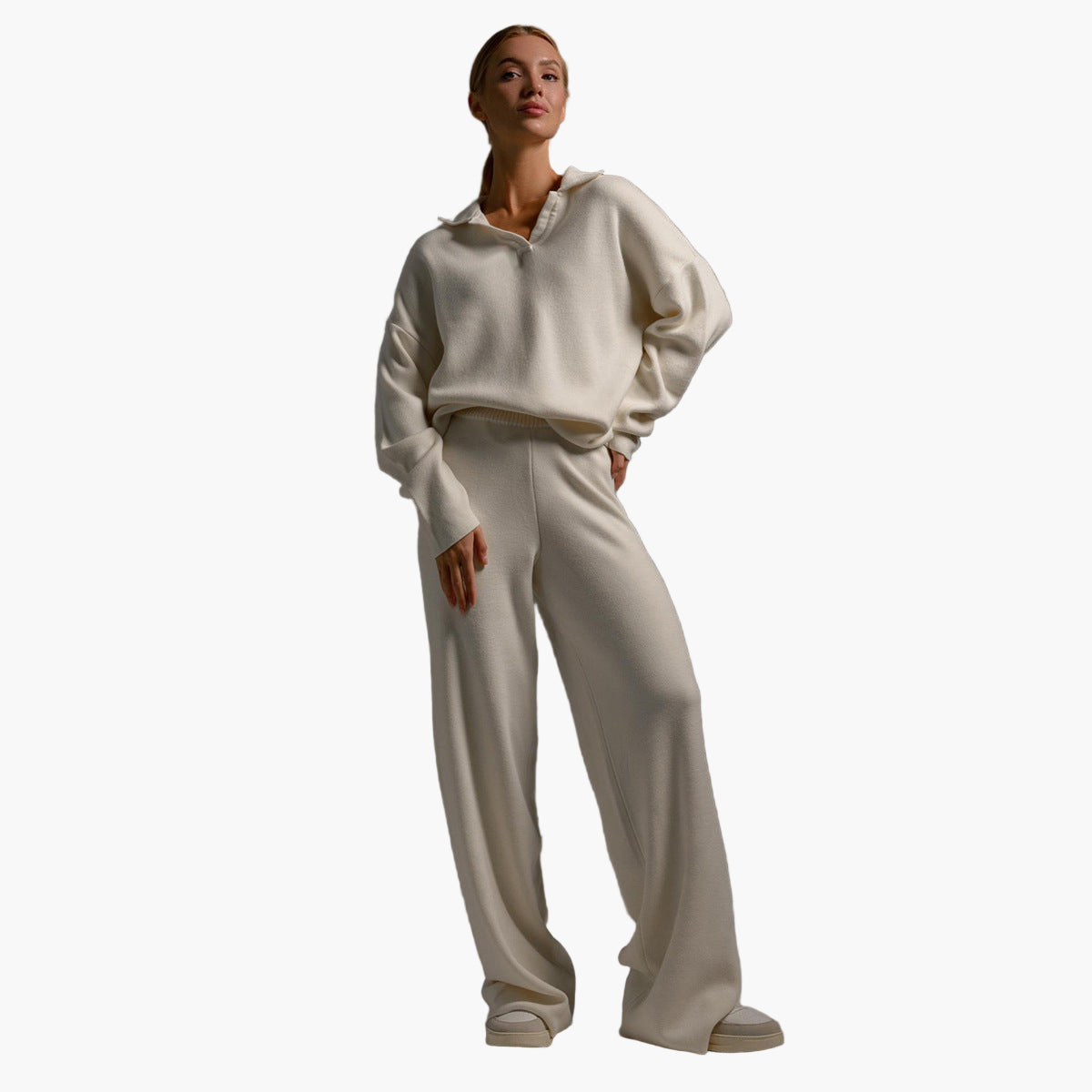 Bequeme Loungewear Set - Oversized Pullover mit Kragen und Joggerhosen