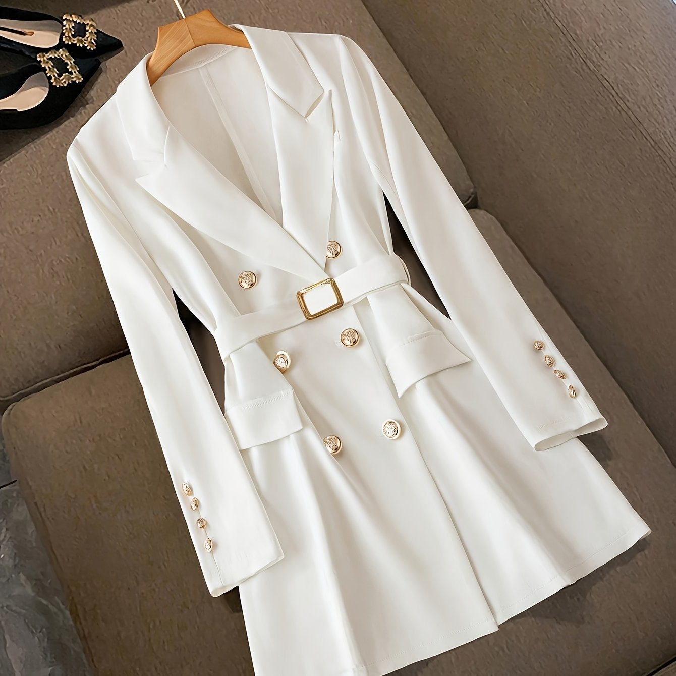 Elegantes Blazer-Kleid Mit Taillenschnitt