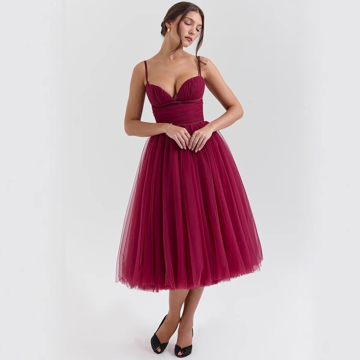Elegantes Damenkleid aus Tüll mit Röcken