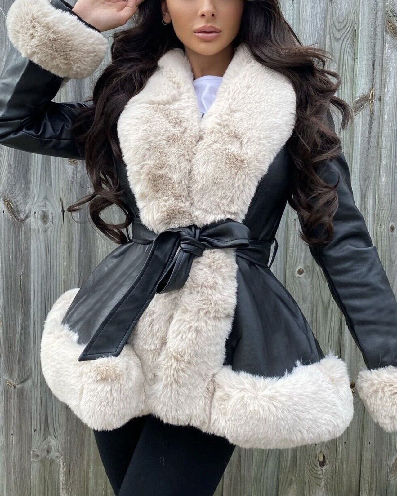 Elegante Lederjacke Pelzkragen Schnürtaille