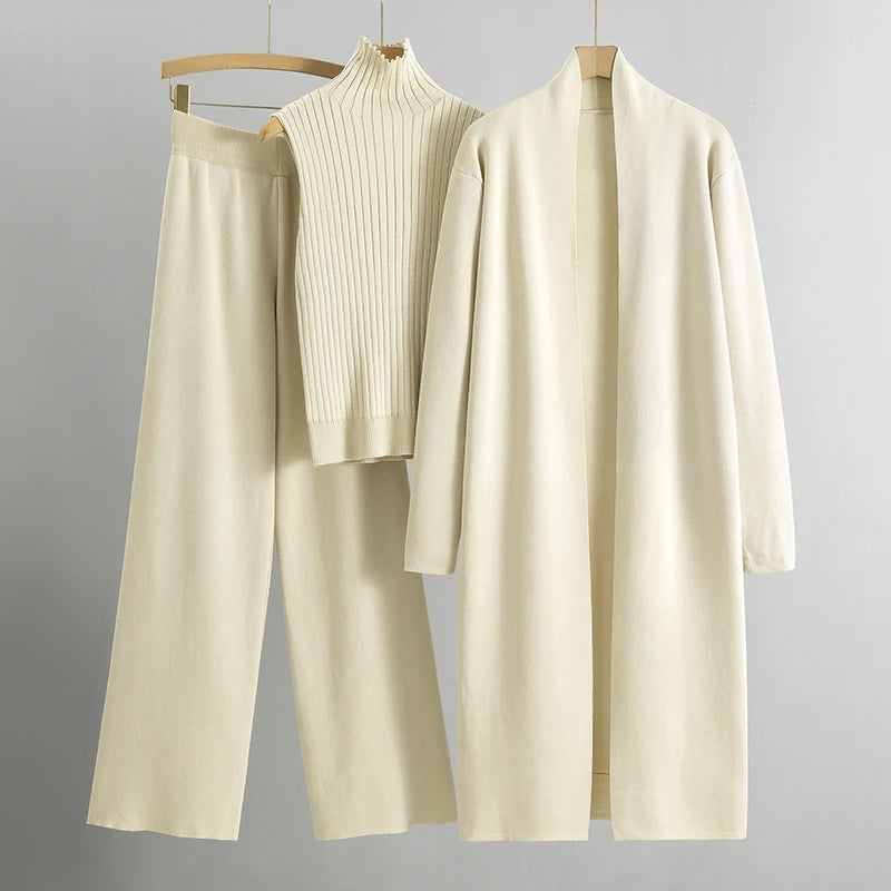 Elegantes Damen Outfit mit Langem Mantel und Skinny Hose