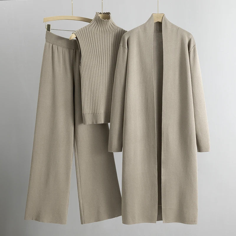Elegantes Damen Outfit mit Langem Mantel und Skinny Hose - IdealeKleiden