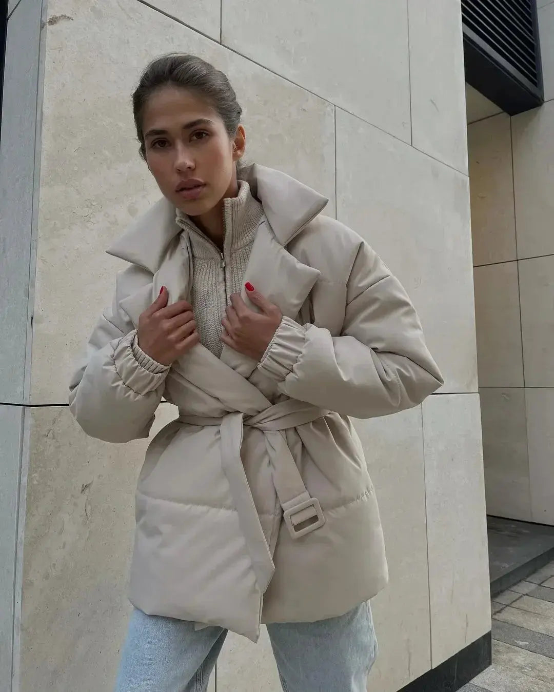 Stylische Pufferjacke mit Gürtel