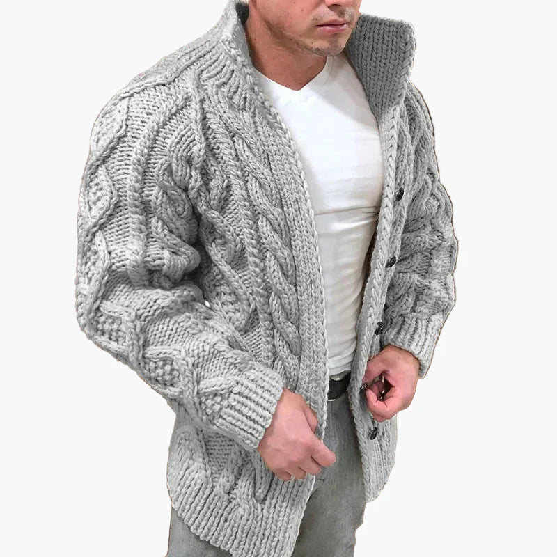 Stilvolle Strickjacke Zopfmuster Grobstrick
