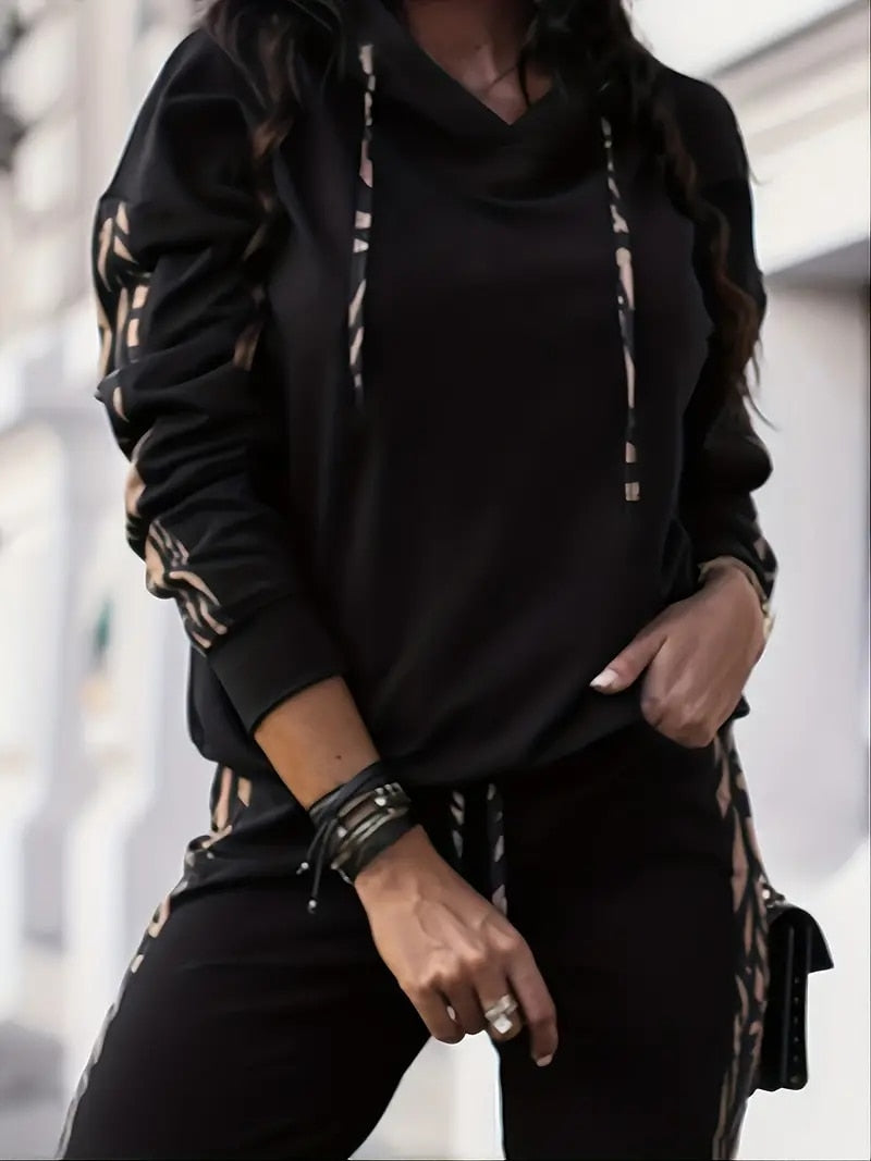 Lässiges Set: Hose und Kapuzenpullover Sportlich