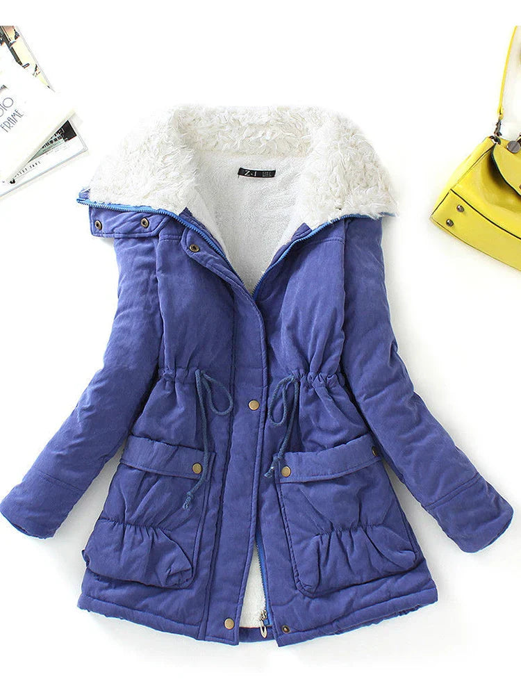 Warmes Winterkleid mit Kunstfellfutter und verstellbarer Passform