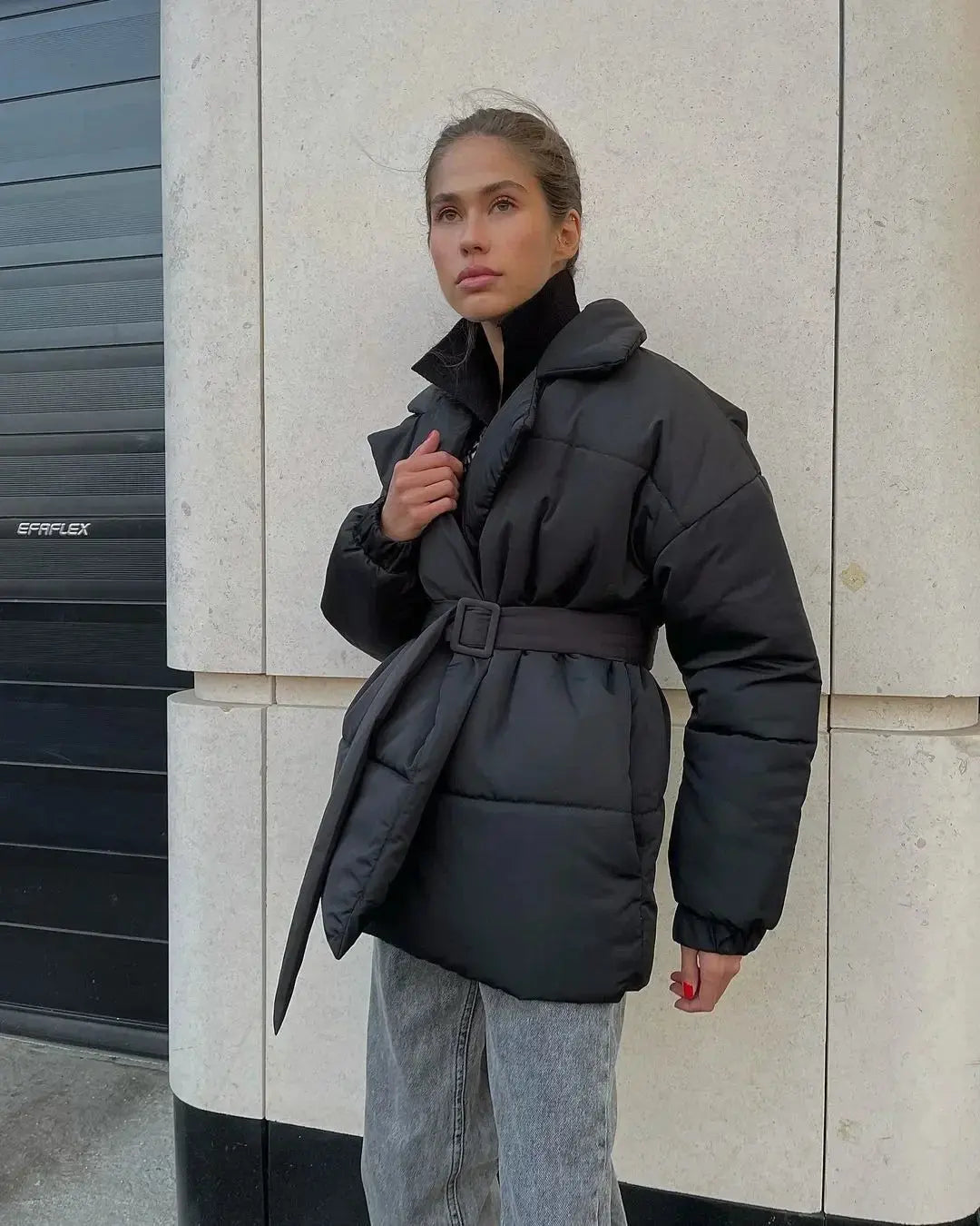 Stylische Pufferjacke mit Gürtel